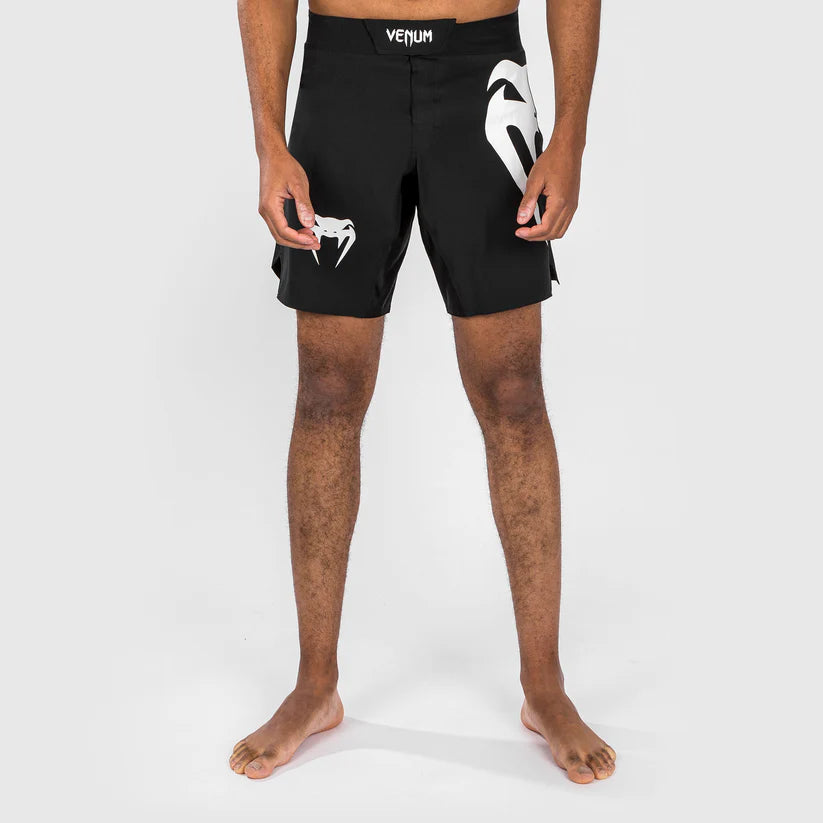 Shorts Venum Light 5.0 negro/blanco