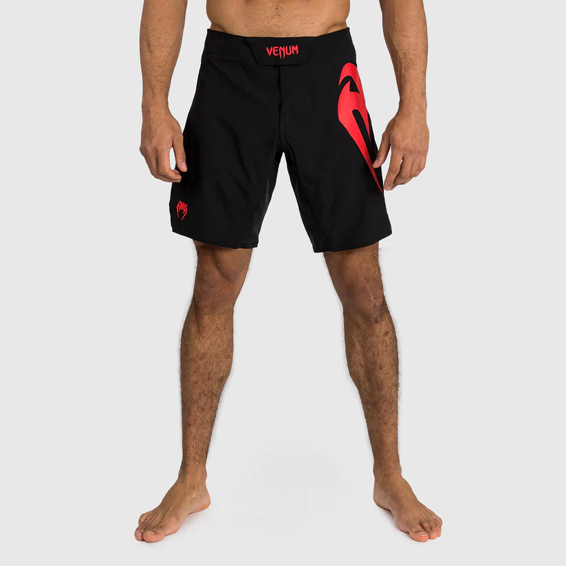 Fight Shorts Venum Light 5.0 negro/rojo