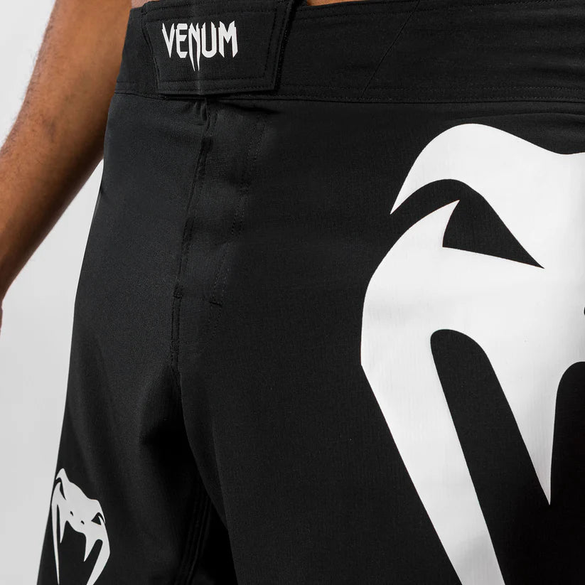 Shorts Venum Light 5.0 negro/blanco