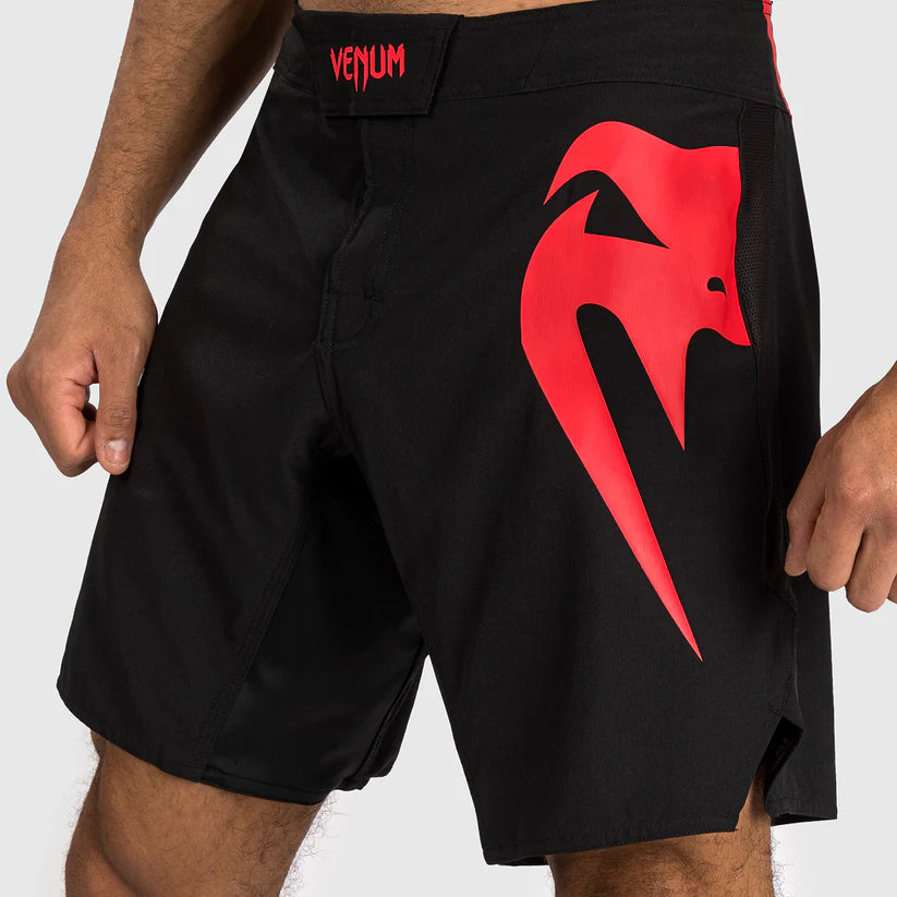Fight Shorts Venum Light 5.0 negro/rojo