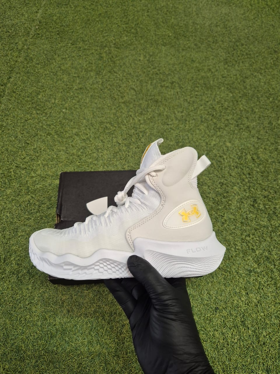 Zapatillas Flow Under Armour de boxeo (blanco/oro)
