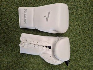 Guantes de boxeo Phenom Elite SG-210 Pro (blanco y negro)